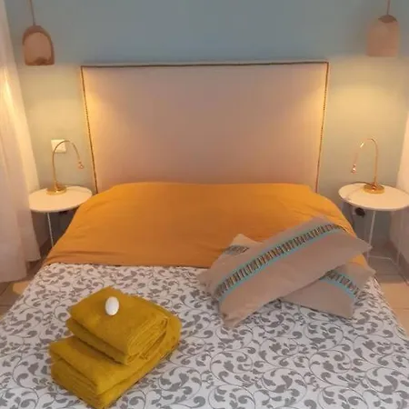 Arlette La Petite Maison Arlesienne *