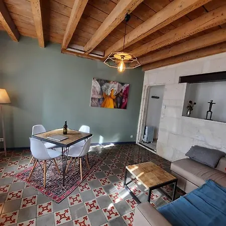 Arlette La Petite Maison Arlesienne Arles