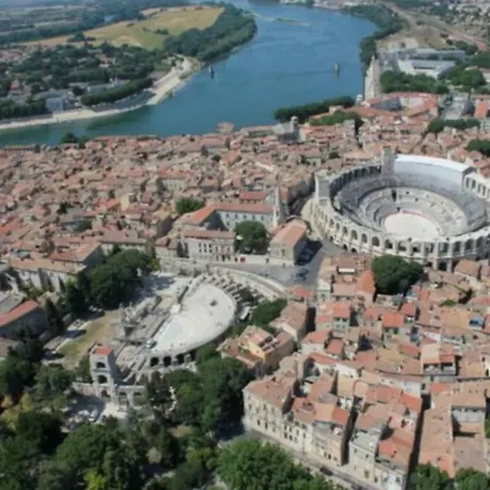 Hébergement de vacances Arlette La Petite Maison Arlesienne *